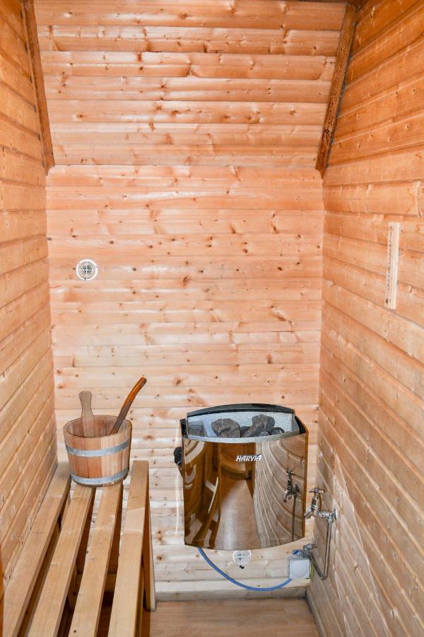 Spacious Primrose Lodge For 6 With Hot Tub At A Spa Resort Chudleigh エクステリア 写真