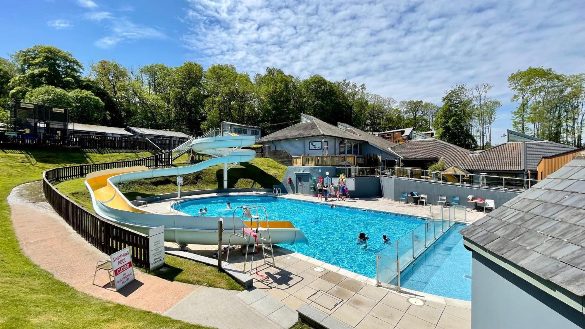 Spacious Primrose Lodge For 6 With Hot Tub At A Spa Resort Chudleigh エクステリア 写真